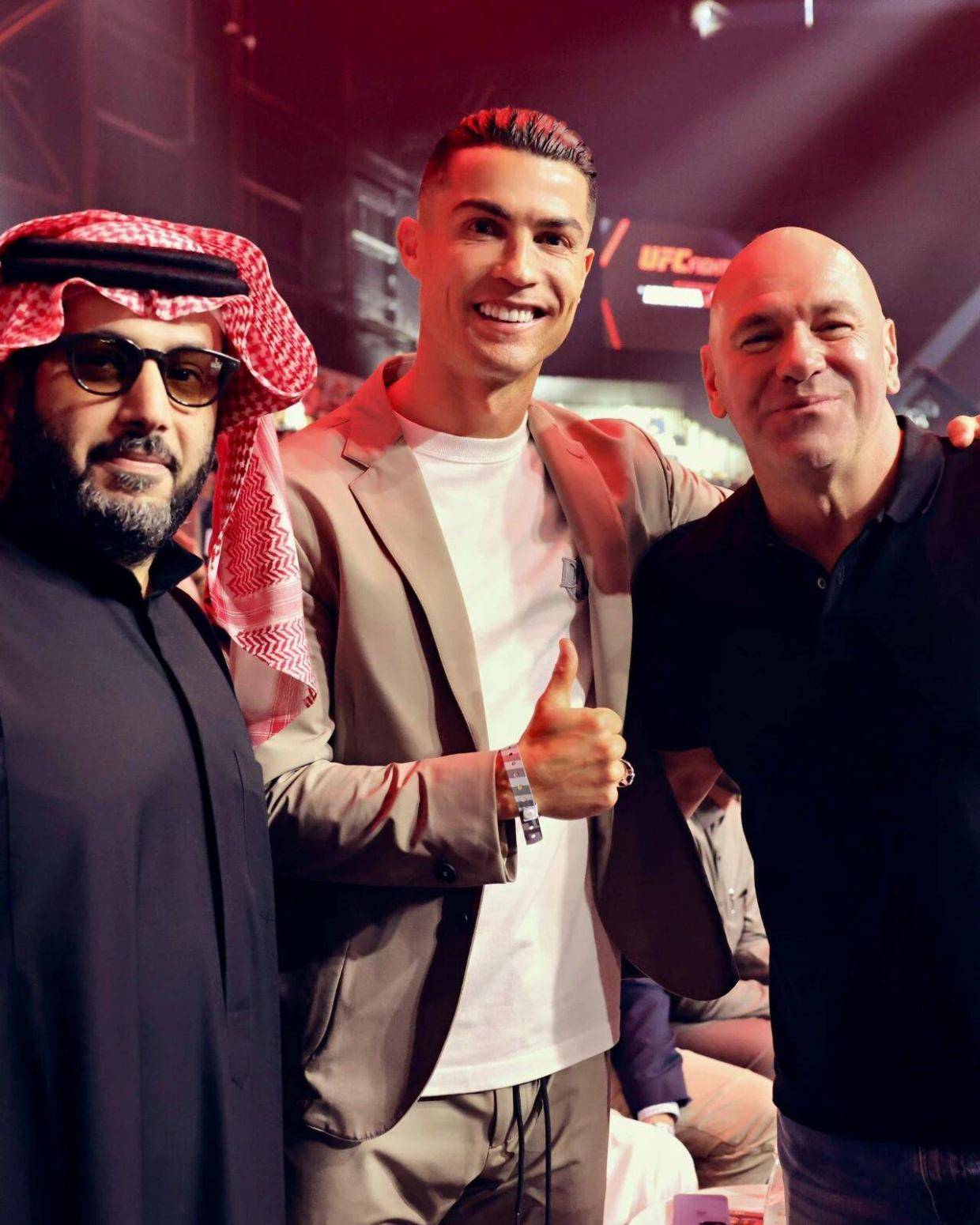 曼联新收购传闻真相揭秘，曝阿联酋财团考虑报价！格雷泽估值52亿